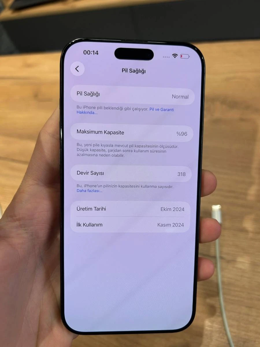 Apple iPhone 16e Deep Blue